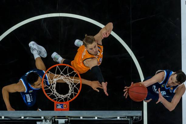 攻防两端的 攻防两端的